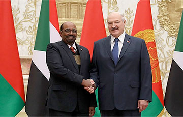 Лукашенко – военному преступнику: Благодарю за второе месторождения по добыче золота