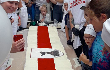 Белорусские кондитеры приготовили 80-килограммовый торт к Маршу новой Беларуси