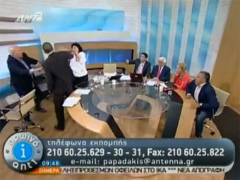 Греческий политик напал на двух женщин во время ток-шоу