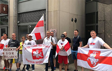 Белорусы в Нью-Йорке провели акцию протеста против фальсификации выборов