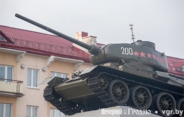В центре Гродно обворовали танк-памятник