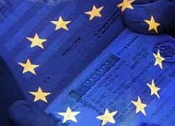 ЕС обещает снизить цены на визы для белорусов