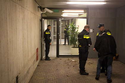 Человек с пистолетом ворвался в офис нидерландской телекомпании