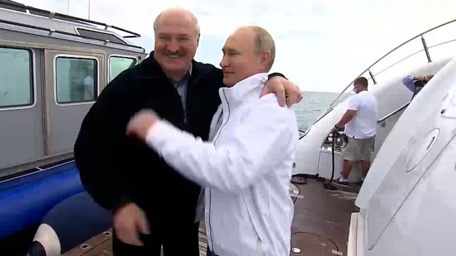 Нефть, газ, налоги, санкции и чемоданчик. Лукашенко рассказал, что обсуждал с Путиным