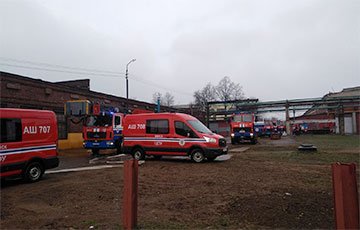 На Минском заводе шестерен бушует серьезный пожар