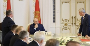 Лукашенко поставил задачу «продать или снести, закопать» заброшенные дома