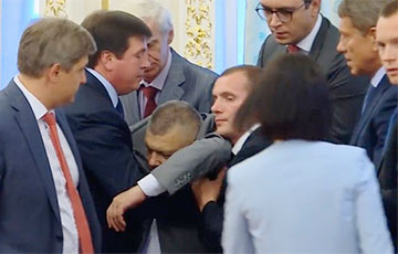 Упавший в обморок во время встречи Порошенко и Лукашенко министр подал в отставку