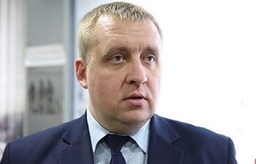 Минский чиновник-коммунист набрал денег у знакомых и исчез