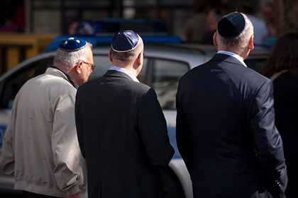 Евреям посоветовали осторожнее носить ермолки в Берлине