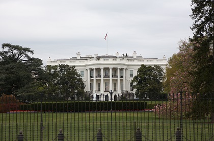 Белый дом атаковали «бумажные террористы»