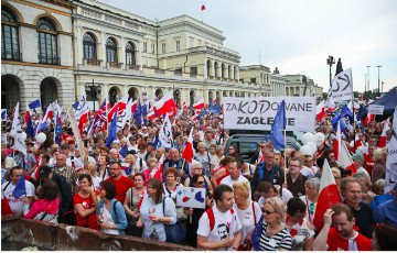 В Варшаве прошел марш в память о первых свободных выборах 1989 года