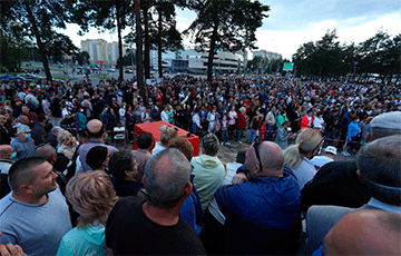 Фоторепортаж: Более пяти тысяч на митинге Светланы Тихановской