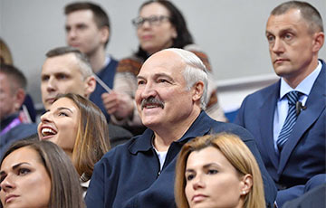 Гимнастка из свиты Лукашенко: Кто она?