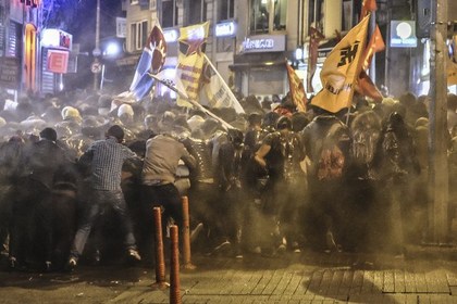 Власти Турции ввели комендантский час