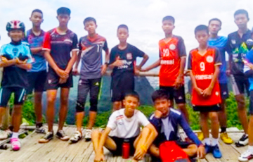 В Таиланде спасатели вывели из пещеры шестерых из 12 мальчиков