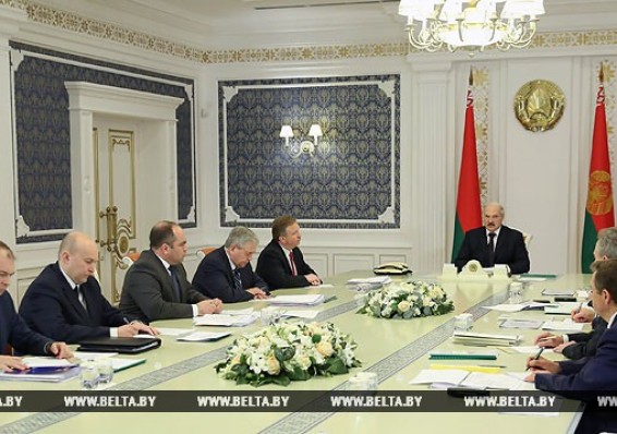 Лукашенко о плохой ситуации в нефтепереработке: Из флагмана экономики – в убыточную отрасль