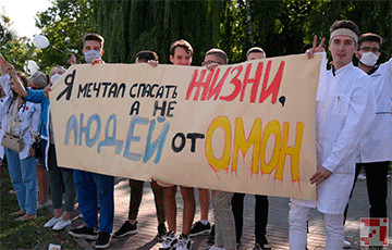 В Гродно вышли сотни медиков