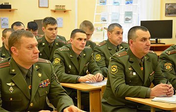 Белорус — лукашенковским воякам: Ваш бой проигран, вы не смоете грязь с погон