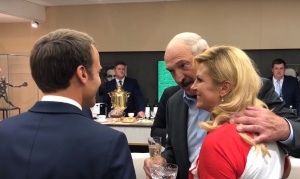 Обнял президента Хорватии и поспорил о футболе: Лукашенко пообщался с главами нескольких стран в Москве
