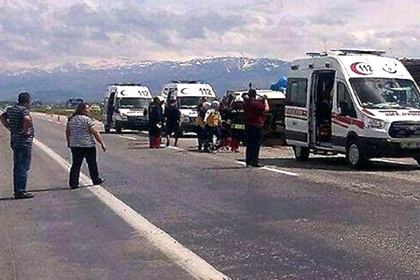 В аварии на западе Турции погибли 15 человек