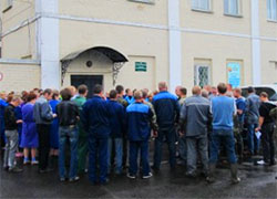 Уволенные рабочие судятся с полоцким винзаводом