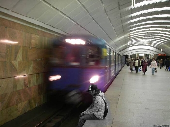 В минском метро на рельсы снова падал мужчина