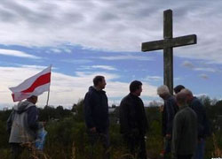 Вандалы сломали крест на Оршанском поле