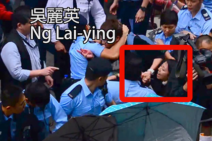 В Гонконге женщину посадили за толчок полицейского грудью