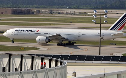 Самолет Air France совершил экстренную посадку из-за подозрительного устройства