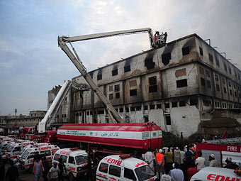 Число жертв пожаров на фабриках в Пакистане превысило 130