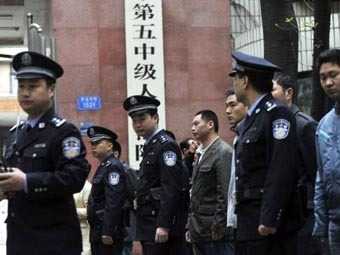 Высокопоставленного китайского полицейского приговорили к смертной казни