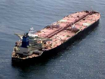 Захваченный пиратами супертанкер перевозил нефть на 20 миллионов долларов