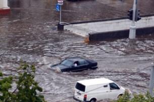 На Минск идут ливни. Какие улицы окажутся под водой?