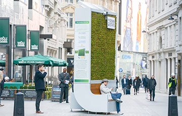 В Лондоне установили первую Hi-Tech скамейку, заменяющую деревья