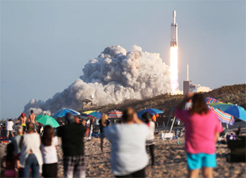 Илон Маск провел первый коммерческий запуск ракеты Falcon Heavy
