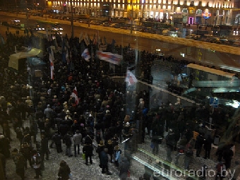 На вокзале в Минске Санникова встретили сторонники (Фото, видео)