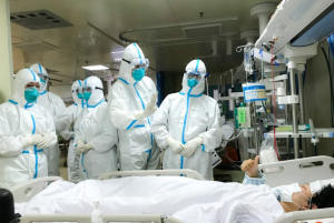 В Китае от коронавируса умерло уже 425 человека
