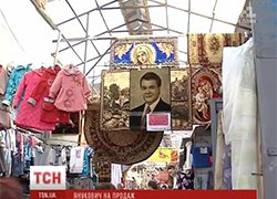 В Хмельницком раскупают коврики для ног с портретом Януковича
