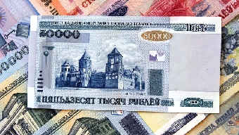 Курс белорусского рубля к доллару и российскому рублю не изменился