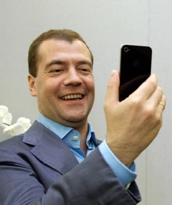 Часы Лукашенко в три раза дороже нового гаджета Медведева (Фото)