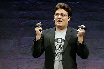 Создатель Oculus Rift дал оценку шлему виртуальной реальности от Sony