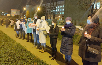 Минские врачи с самого утра вышли на акции в память о Романе Бондаренко
