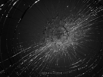 В Минске неизвестные разбили стекла в 30 автомобилях (Фото)
