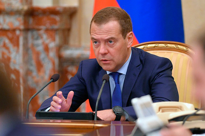 Медведев заглянул в комментарии хабаровчанина и рассказал о победе над Навальным
