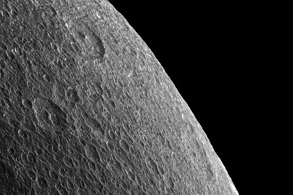 НАСА опубликовало снимок горизонта Реи