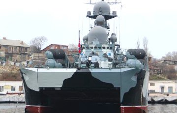 Россия проводит у берегов Крыма учения флота с ракетными стрельбами
