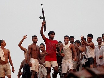 При восстании в тюрьме на Шри-Ланке погибли 13 человек