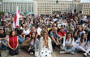 Белорусы снова вышли на улицы по всей стране (Онлайн)