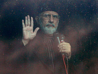 Пакистанский проповедник разрешил прекратить "революцию"