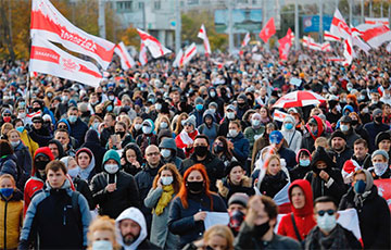 Политолог: Протестующие в Беларуси должны потребовать экономических санкций